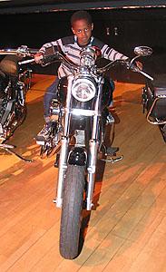  IMG_2473-web.jpg </br ><small> 2003-05-04 11:07</br >Canon PowerShot G2 7mm 1/30s f/2 </small>