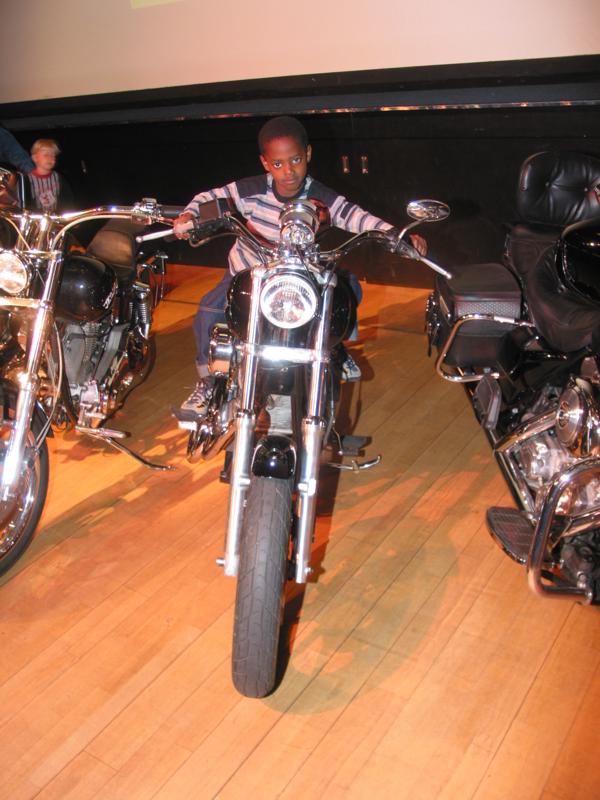  IMG_2473.jpg </br ><small> 2003-05-04 11:07</br >Canon PowerShot G2 7mm 1/30s f/2 </small>