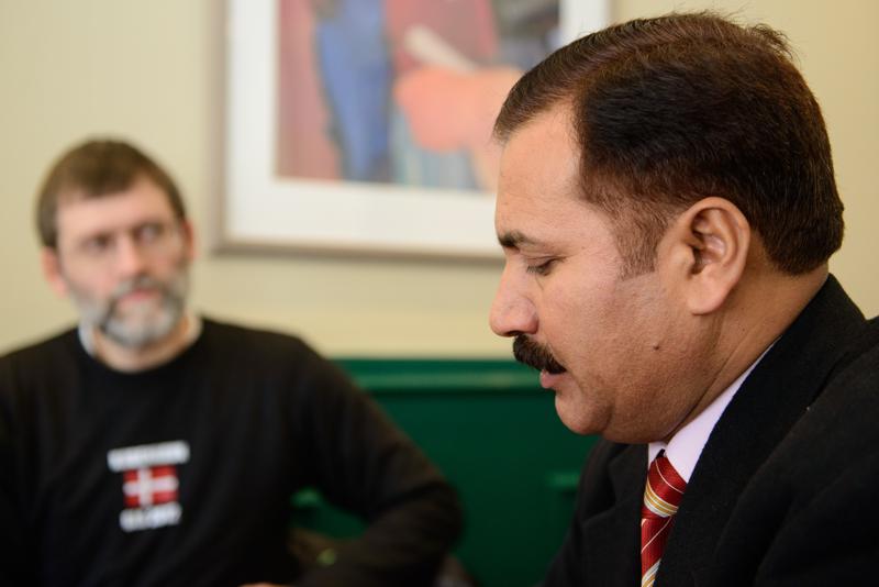  20121028_PB8_3469.JPG </br >Latif Masih, Arne Christensen</br > <small> 2012-10-28 14:39</br >NIKON D800 + 24.0-70.0 mm f/2.8<br /> 50mm 1/125s f/2.8 ISO 1600</small>