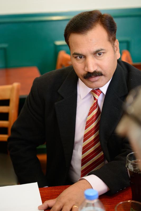  20121028_PB8_3475.JPG </br >Latif Masih</br > <small> 2012-10-28 14:40</br >NIKON D800 + 24.0-70.0 mm f/2.8<br /> 70mm 1/60s f/2.8 ISO 1600</small>