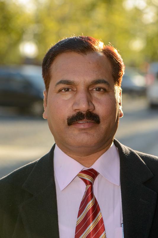  20121028_PB8_3482.JPG </br >Latif Masih</br > <small> 2012-10-28 15:15</br >NIKON D800 + 105.0 mm f/2.8<br /> 105mm 1/2000s f/5 ISO 1600</small>