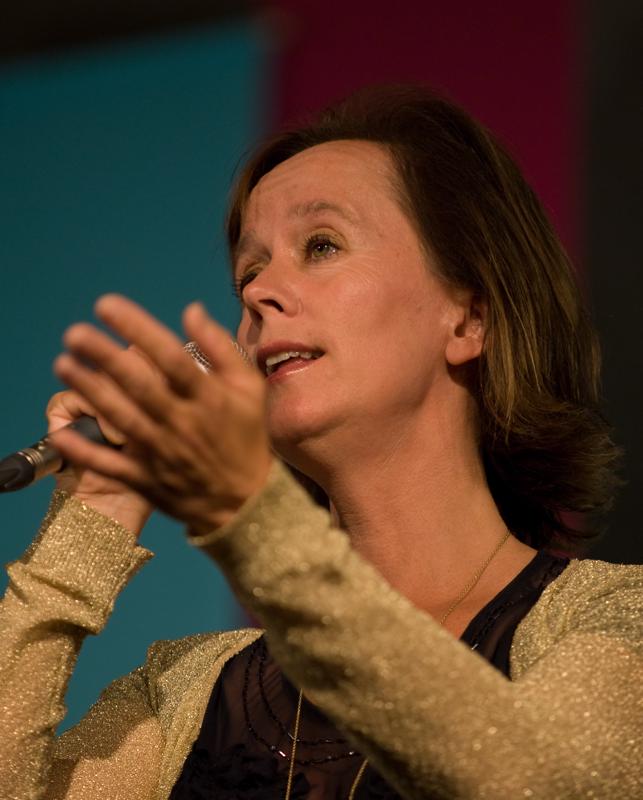  D2C_0645.jpg </br >Koncert med Anne Dorte Michelsen</br > <small> 2007-07-23 21:12</br >NIKON D200 200mm 1/160s f/2.8 ISO 400</small>