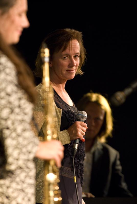  D2C_0703.jpg </br >Koncert med Anne Dorte Michelsen</br > <small> 2007-07-23 21:29</br >NIKON D200 200mm 1/90s f/4 ISO 800</small>