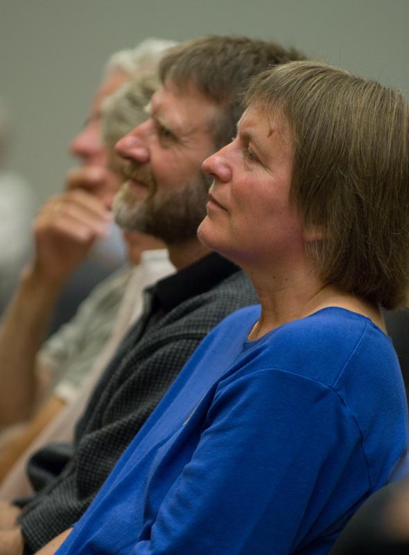  D2C_0840.jpg </br ><small> 2007-07-24 11:01</br >NIKON D200 200mm 1/80s f/2.8 ISO 800</small>