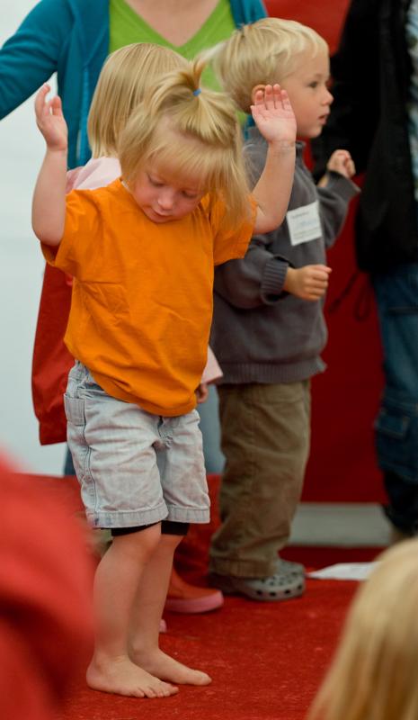  D2C_0909.jpg </br >Boernefestival</br > <small> 2007-07-25 10:16</br >NIKON D200 125mm 1/640s f/2.8 ISO 400</small>