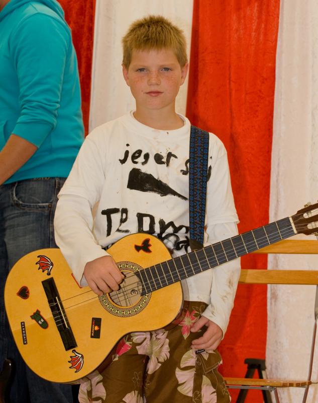  D2C_1031.jpg </br >Boernefestival</br > <small> 2007-07-25 11:06</br >NIKON D200 80mm 1/400s f/5.6 ISO 200</small>