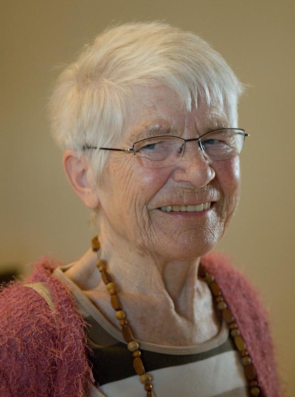  D2C_1140.jpg </br ><small> 2007-07-25 14:56</br >NIKON D200 52mm 1/60s f/2.8 ISO 800</small>