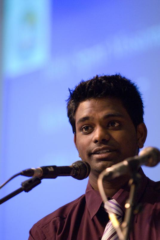  D2C_1092.jpg </br ><small> 2007-07-25 14:00</br >NIKON D200 200mm 1/60s f/2.8 ISO 1600</small>