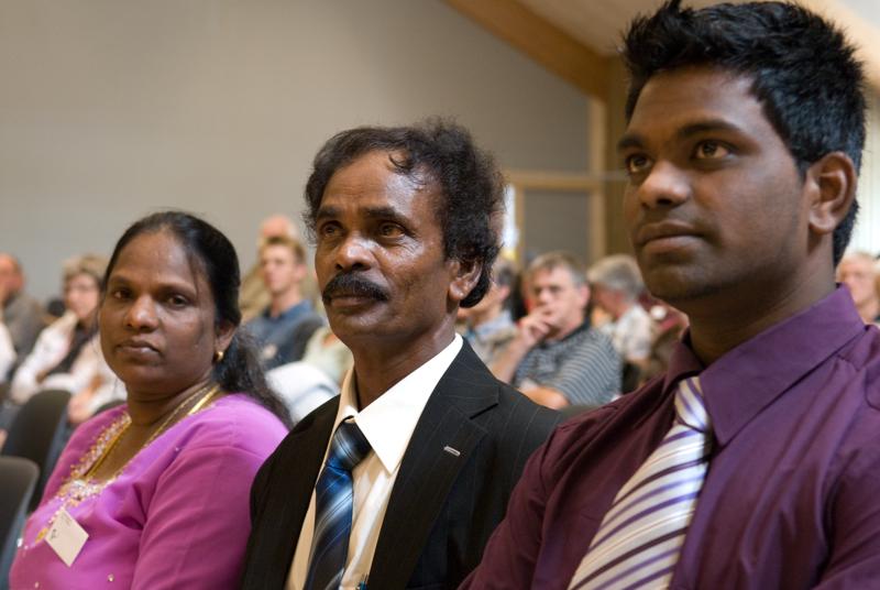  D2C_1102.jpg </br ><small> 2007-07-25 14:10</br >NIKON D200 48mm 1/15s f/4 ISO 800</small>