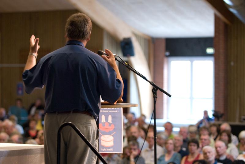  D2C_1116.jpg </br >Finn Basnov</br > <small> 2007-07-25 14:20</br >NIKON D200 98mm 1/45s f/2.8 ISO 800</small>