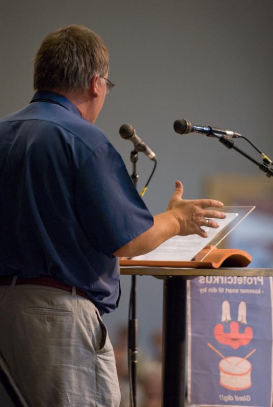  D2C_1122.jpg </br >Finn Basnov</br > <small> 2007-07-25 14:23</br >NIKON D200 200mm 1/80s f/2.8 ISO 800</small>