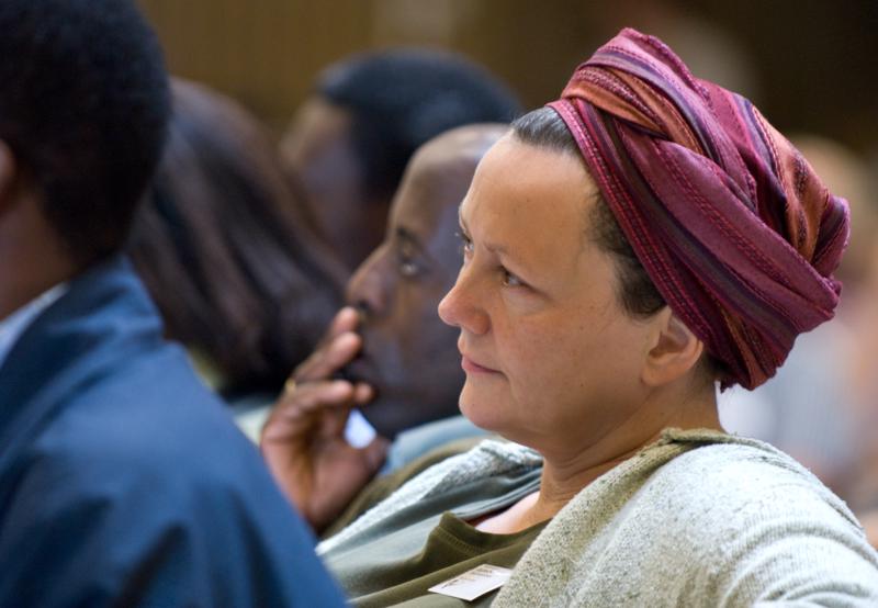  D2C_0869.jpg </br ><small> 2007-07-25 09:49</br >NIKON D200 200mm 1/40s f/2.8 ISO 800</small>