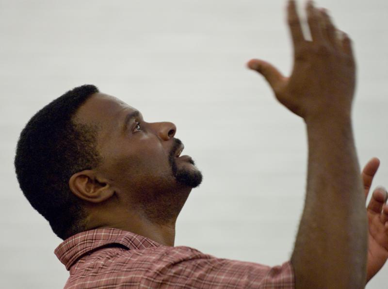  D2C_1426.jpg </br >Gospel med Ken Anderson</br > <small> 2007-07-27 11:58</br >NIKON D200 200mm 1/100s f/2.8 ISO 800</small>