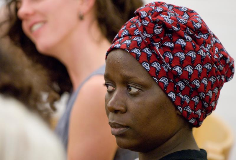  D2C_1431.jpg </br >Gospel med Ken Anderson</br > <small> 2007-07-27 12:00</br >NIKON D200 200mm 1/40s f/2.8 ISO 800</small>