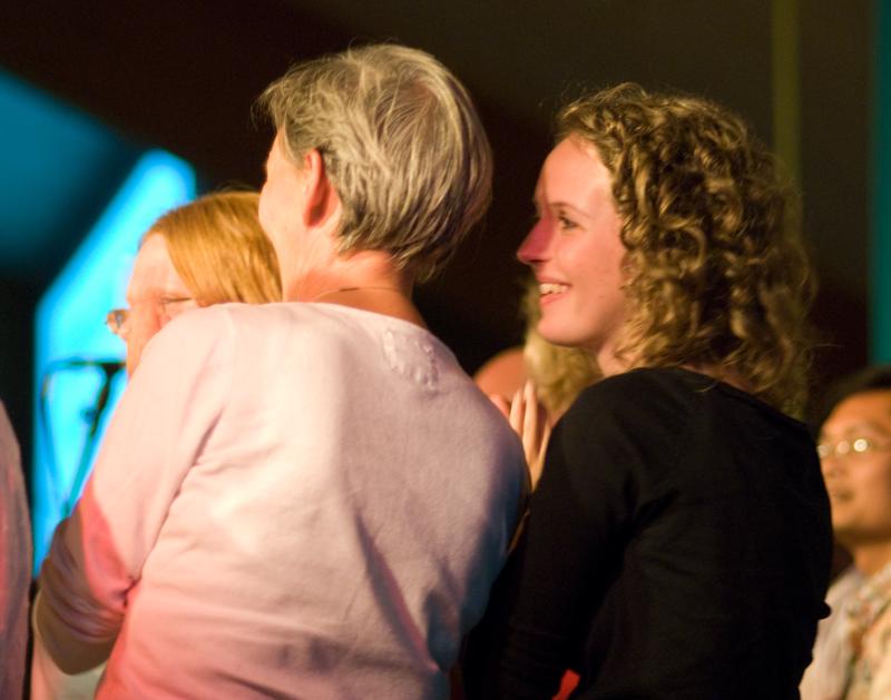  D2C_1472.jpg </br >Gospel med Ken Anderson</br > <small> 2007-07-27 22:34</br >NIKON D200 85mm 1/30s f/1.8 ISO 800</small>