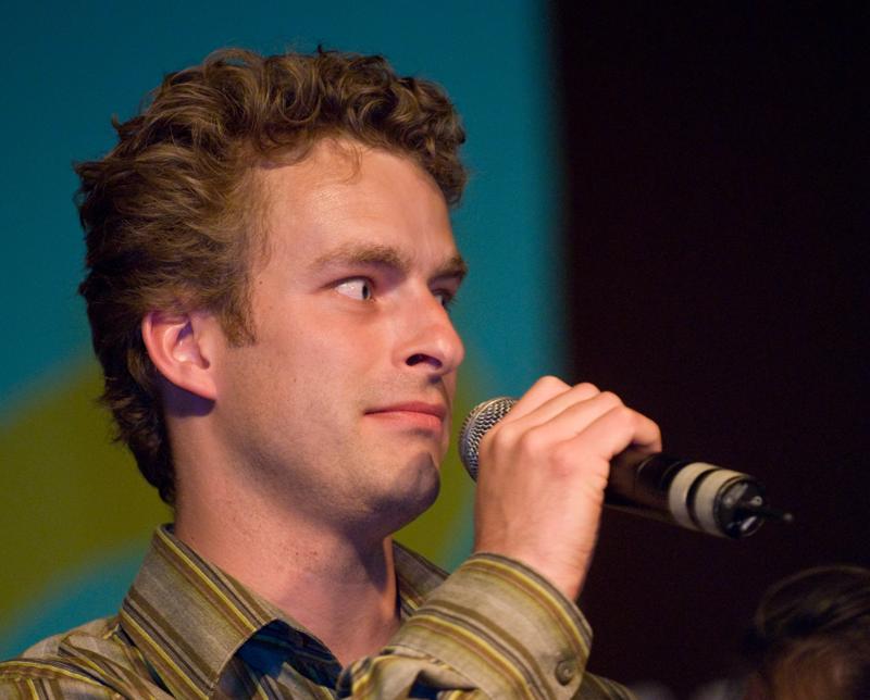  D2C_1488.jpg </br >Gospel med Ken Anderson</br > <small> 2007-07-27 22:46</br >NIKON D200 200mm 1/30s f/2.8 ISO 800</small>