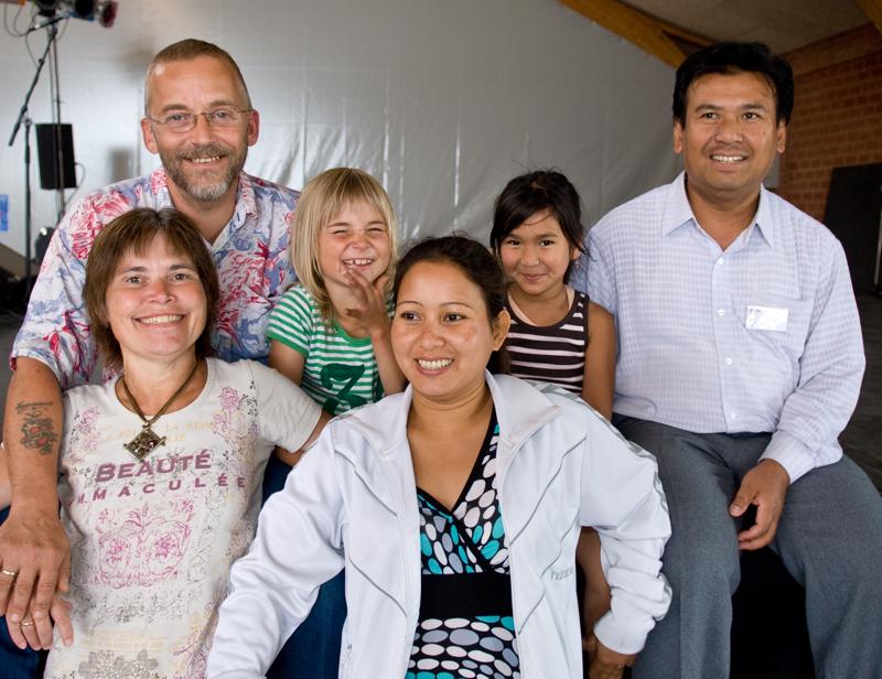  D2C_1262.jpg </br >Familie fra Slagelse menighed</br > <small> 2007-07-26 13:20</br >NIKON D200 17mm 1/90s f/2.8 ISO 400</small>