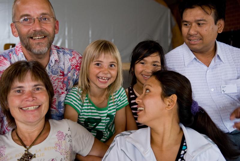  D2C_1265.jpg </br >Familie fra Slagelse menighed</br > <small> 2007-07-26 13:20</br >NIKON D200 30mm 1/100s f/2.8 ISO 400</small>