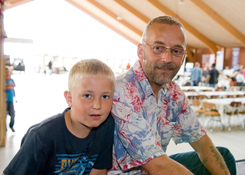  D2C_1301.jpg </br >Lennart</br > <small> 2007-07-26 13:28</br >NIKON D200 26mm 1/50s f/2.8 ISO 400</small>