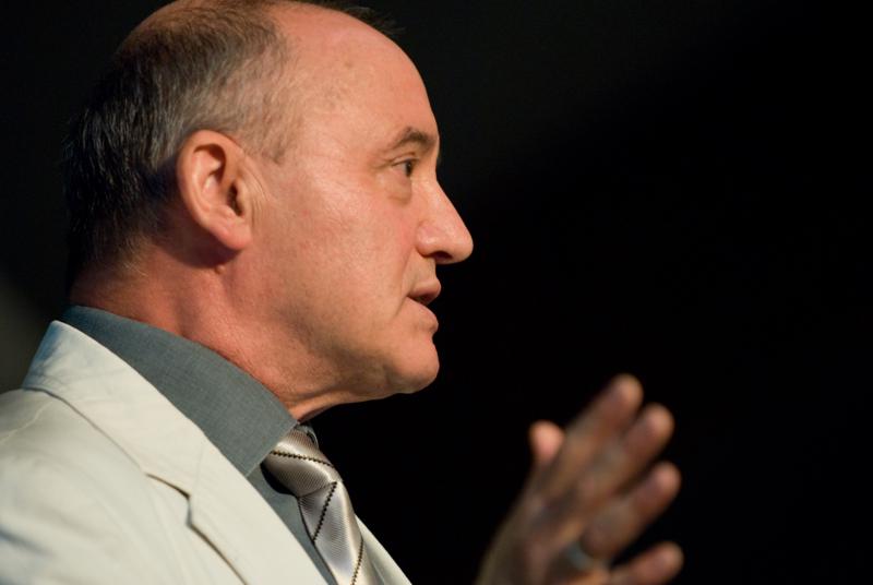  D2C_1201.jpg </br >Parush Parushev</br > <small> 2007-07-26 11:04</br >NIKON D200 200mm 1/90s f/2.8 ISO 800</small>