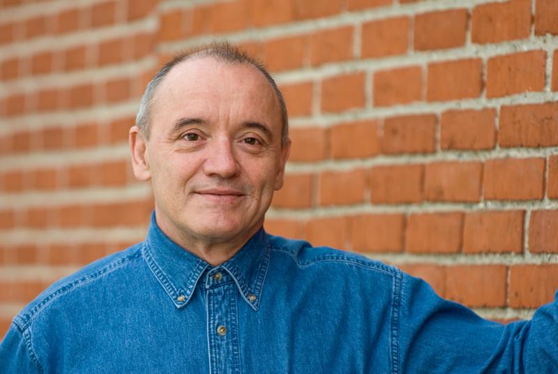  D2C_1525.jpg </br >Parush Parushev</br > <small> 2007-07-28 09:35</br >NIKON D200 190mm 1/180s f/4 ISO 100</small>