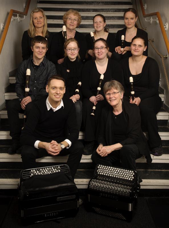  D3C_7097.jpg </br ><small> 2011-04-05 20:03</br >NIKON D300 + 17.0-55.0 mm f/2.8<br /> 26mm 1/160s f/8 ISO 100</small>