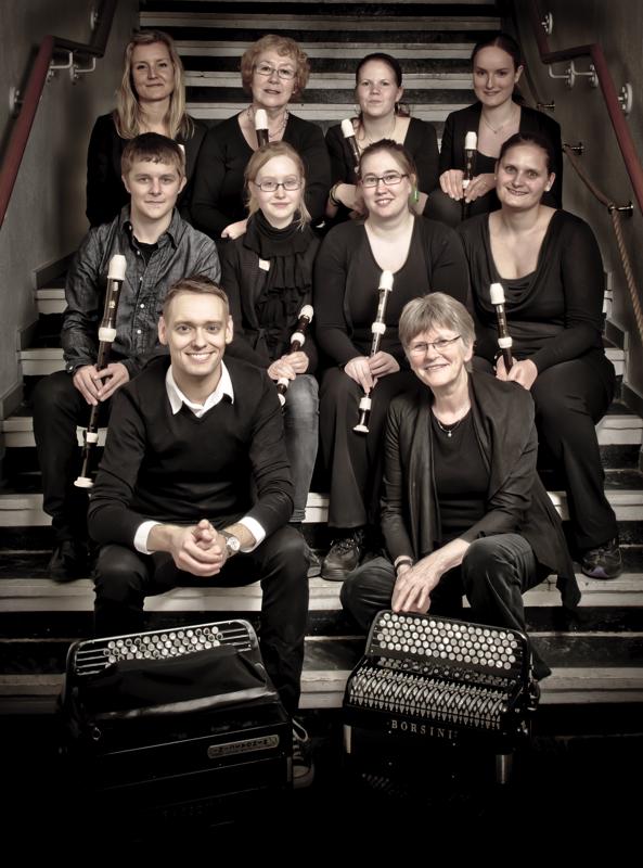  D3C_7107.jpg </br ><small> 2011-04-05 20:04</br >NIKON D300 + 17.0-55.0 mm f/2.8<br /> 23mm 1/160s f/8 ISO 100</small>