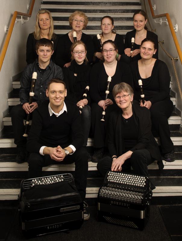  D3C_7108.jpg </br ><small> 2011-04-05 20:04</br >NIKON D300 + 17.0-55.0 mm f/2.8<br /> 23mm 1/160s f/8 ISO 100</small>