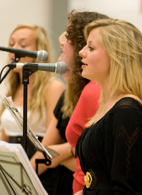  D3C_0701.jpg </br ><small> 2008-05-22 19:26</br >NIKON D300 155mm 1/50s f/2.8 ISO 1000</small>