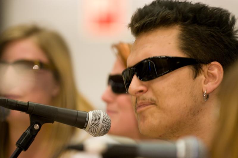  D3C_0763.jpg </br ><small> 2008-05-22 20:25</br >NIKON D300 200mm 1/50s f/2.8 ISO 800</small>