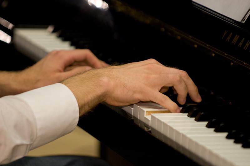  D3C_0792.jpg </br ><small> 2008-05-22 20:40</br >NIKON D300 200mm 1/80s f/2.8 ISO 800</small>