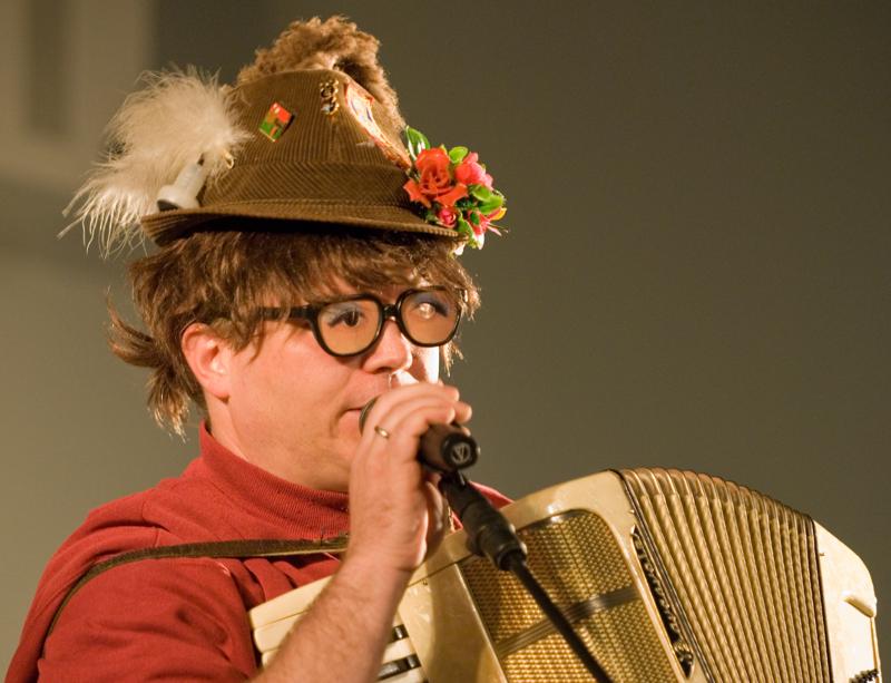  D2C_9062.jpg </br ><small> 2007-04-27 19:58</br >NIKON D200 130mm 1/40s f/2.8 ISO 800</small>