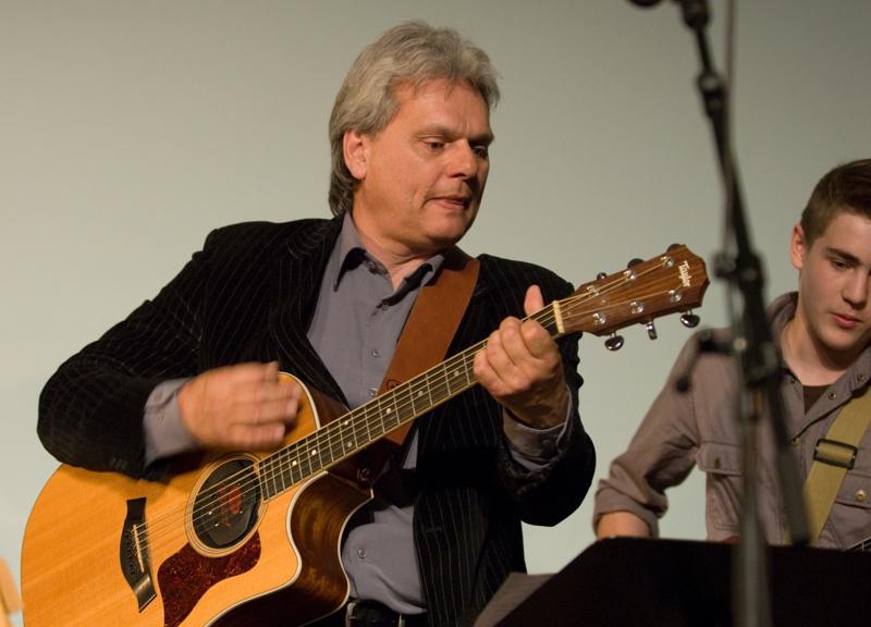  D2C_9124.jpg </br ><small> 2007-04-27 20:24</br >NIKON D200 70mm 1/40s f/2.8 ISO 800</small>