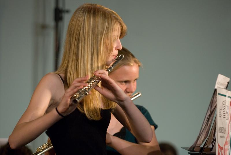  D2C_9218.jpg </br ><small> 2007-04-27 21:30</br >NIKON D200 140mm 1/80s f/2.8 ISO 800</small>