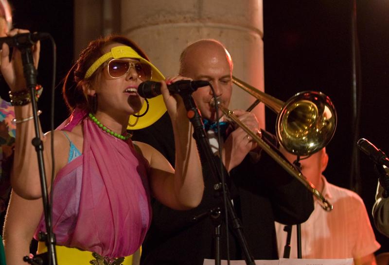  D2C_9232.jpg </br ><small> 2007-04-27 21:43</br >NIKON D200 70mm 1/20s f/2.8 ISO 800</small>