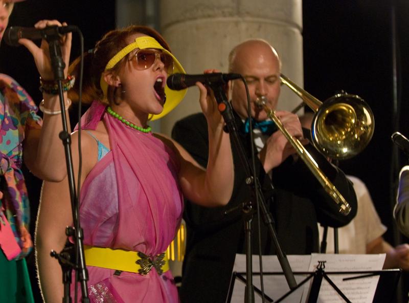  D2C_9248.jpg </br ><small> 2007-04-27 21:44</br >NIKON D200 70mm 1/15s f/2.8 ISO 800</small>