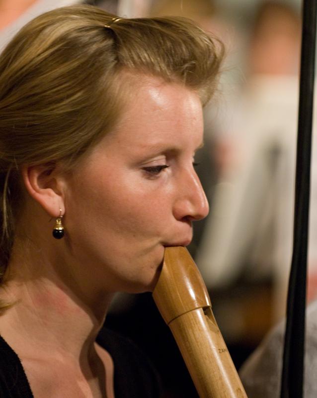  D2C_9274.jpg </br ><small> 2007-04-27 21:52</br >NIKON D200 190mm 1/30s f/2.8 ISO 800</small>