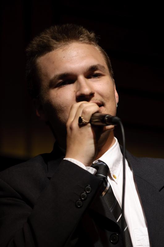  D3C_7625.jpg </br ><small> 2009-05-04 19:19</br >NIKON D300 190mm 1/160s f/4 ISO 400</small>