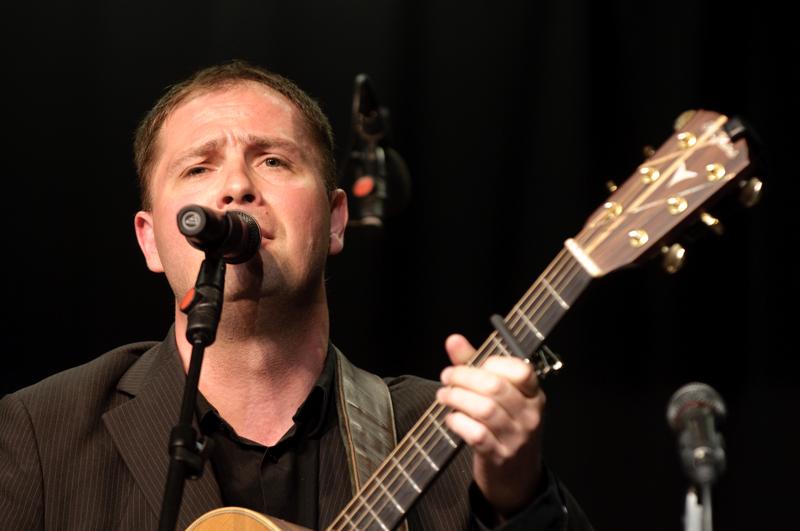  D3C_7658.jpg </br ><small> 2009-05-04 19:42</br >NIKON D300 200mm 1/60s f/4 ISO 560</small>