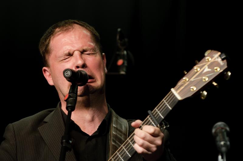  D3C_7660.jpg </br ><small> 2009-05-04 19:43</br >NIKON D300 200mm 1/100s f/4 ISO 400</small>