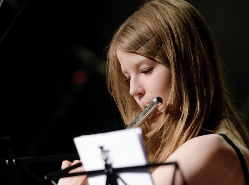  D3C_7635.jpg </br ><small> 2009-05-04 19:24</br >NIKON D300 200mm 1/60s f/4 ISO 640</small>