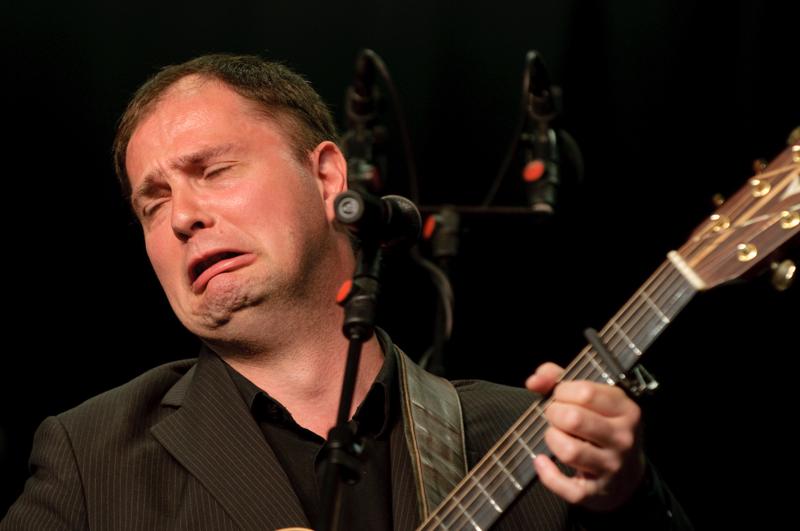  D3C_7661.jpg </br ><small> 2009-05-04 19:43</br >NIKON D300 200mm 1/80s f/4 ISO 400</small>