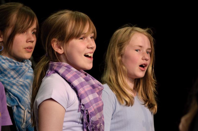  D3C_7665.jpg </br ><small> 2009-05-04 19:46</br >NIKON D300 200mm 1/80s f/4 ISO 400</small>