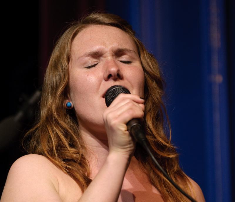  D3C_7730.jpg </br ><small> 2009-05-04 20:12</br >NIKON D300 200mm 1/160s f/4 ISO 1000</small>