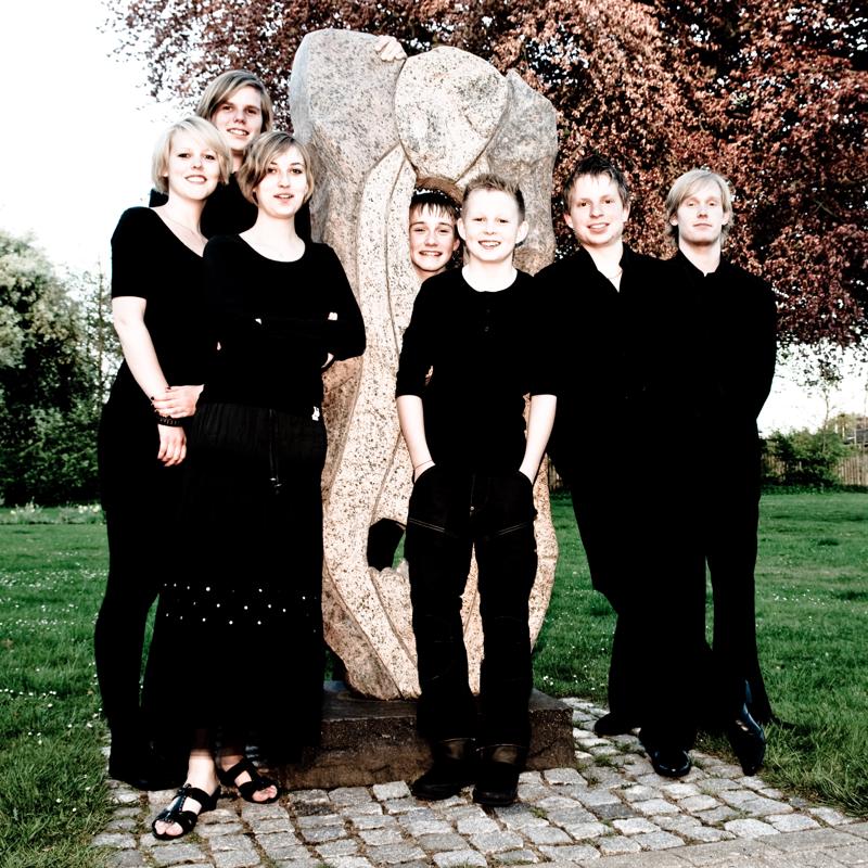  D3C_7740-4.jpg </br ><small> 2009-05-04 20:29</br >NIKON D300 19mm 1/30s f/5.6 ISO 200</small>