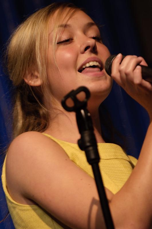  D3C_7796.jpg </br ><small> 2009-05-04 21:08</br >NIKON D300 200mm 1/125s f/4 ISO 900</small>