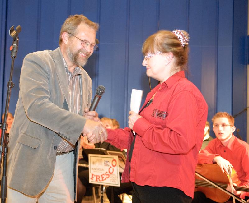  D2C_8393.jpg </br ><small> 2009-05-28 20:35</br >NIKON D200 32mm 1/30s f/2.8 ISO 800</small>