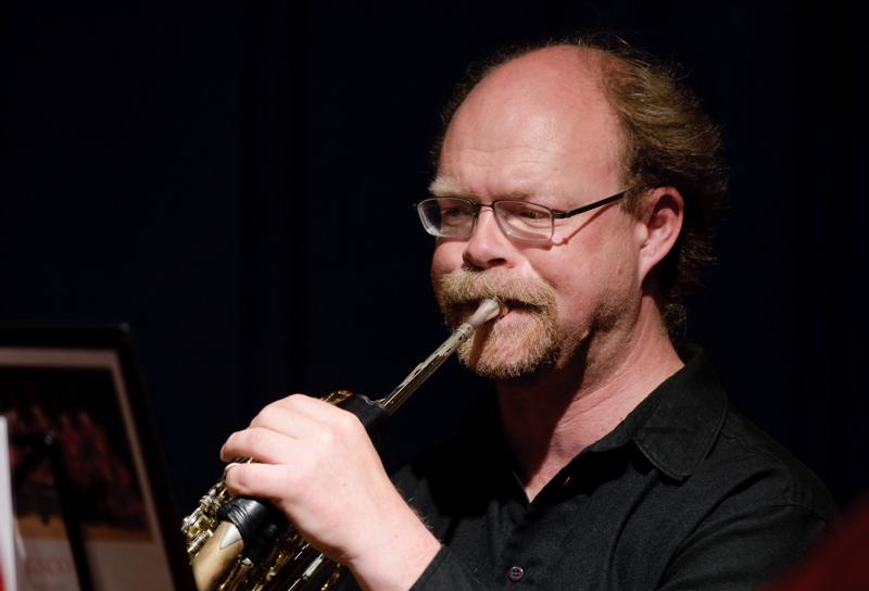  D3C_8115.jpg </br ><small> 2009-05-28 19:20</br >NIKON D300 200mm 1/100s f/4 ISO 400</small>