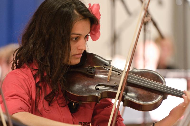  D3C_8124.jpg </br ><small> 2009-05-28 19:35</br >NIKON D300 190mm 1/30s f/4 ISO 1600</small>