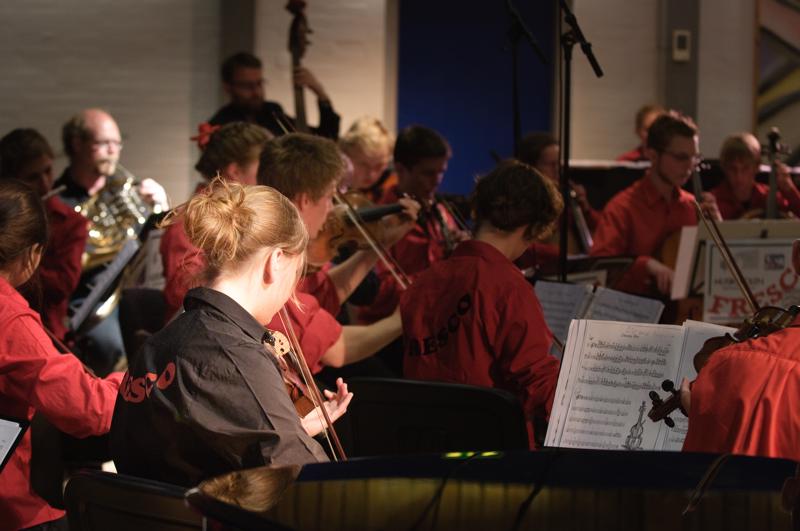  D3C_8143.jpg </br ><small> 2009-05-28 19:48</br >NIKON D300 70mm 1/80s f/4 ISO 1400</small>